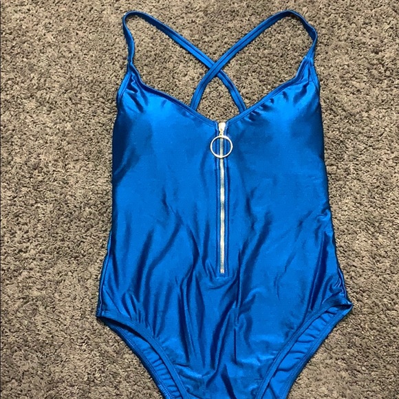 Blue Sea ๐ One piece Swimsuit ๐ฉฑ๐๐๐ฉ๐ป๐ฑ๐ผโโ๏ธ - Picture 3 of 8